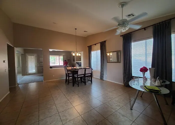 Hotel Ii Minutes To Airport And Downtown