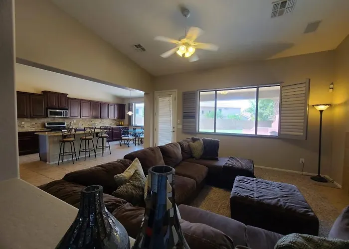 Hotel Ii Minutes To Airport And Downtown *