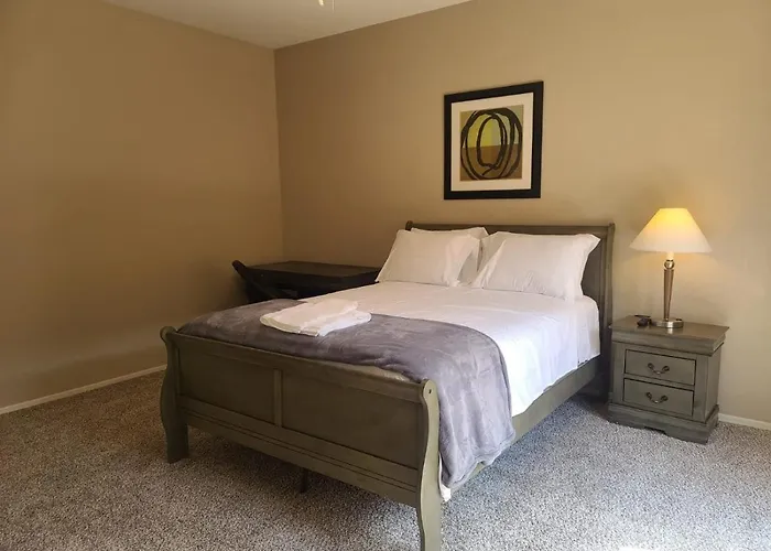 Ii Minutes To Airport And Downtown Hotel