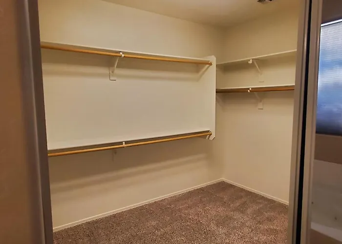 Hotel Ii Minutes To Airport And Downtown
